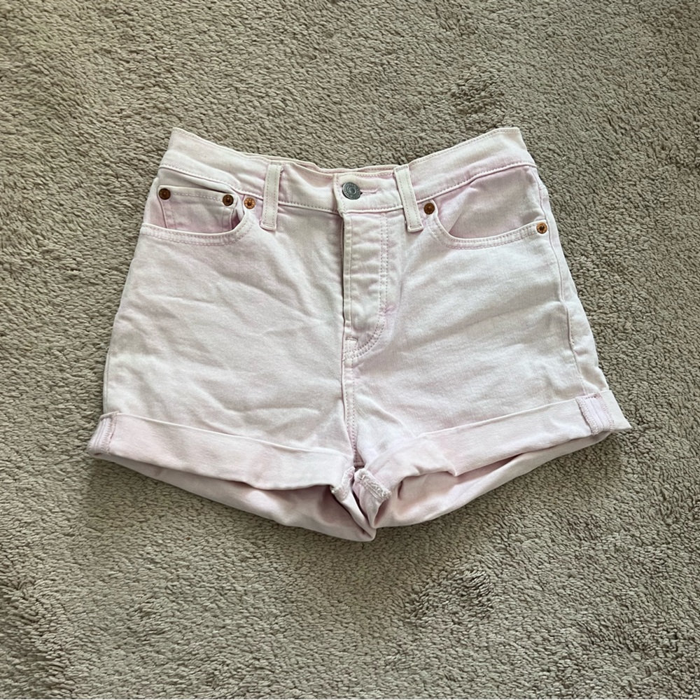 Levi’s Wedgie Short in Stonewash Light Lilac